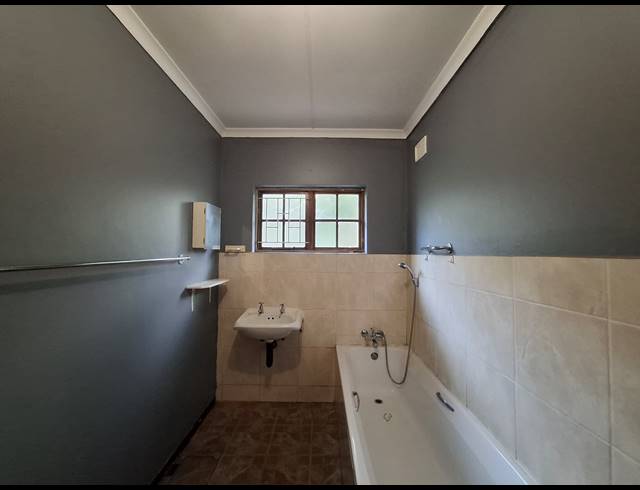 3 BEDROOM HOUSE TO LET IN CAVERSHAM GLEN